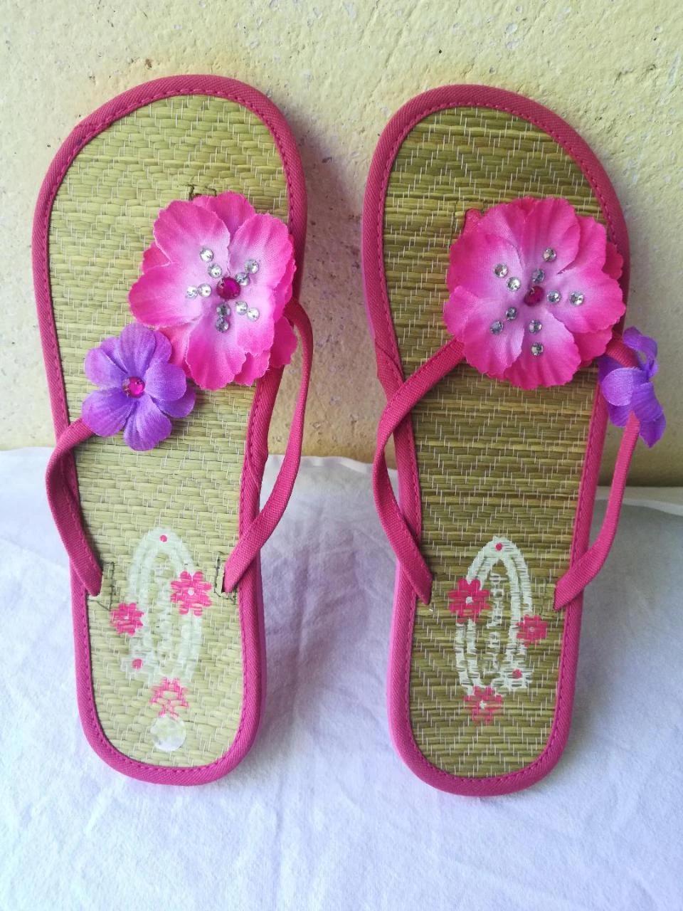 Lote de 2 pares de Chinelas com flores tamanho 40 Branca (nova) + Fúcsia – photo 4